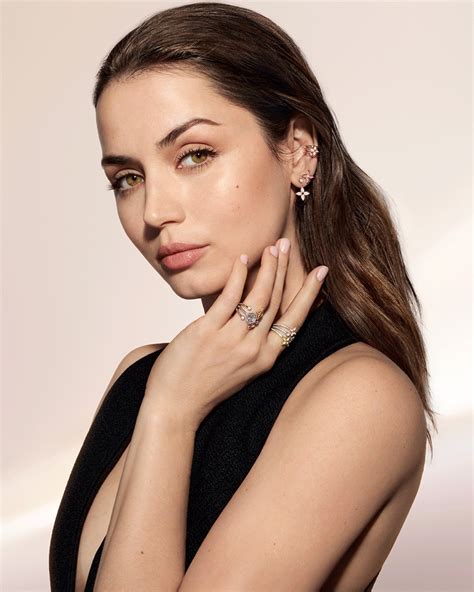 ana de armas lv